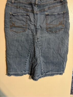 Medium Wash Denim Skirt with Back Pocket Stitching